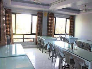 Hotel Madhuban Mahabaleshwar Bagian luar foto